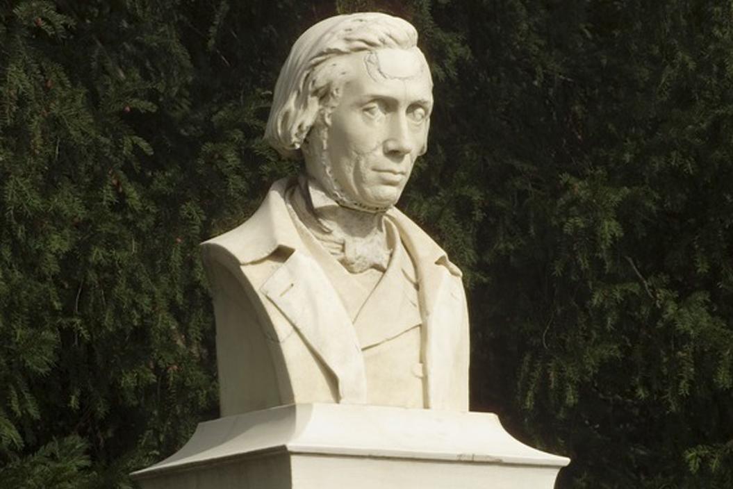 Denkmal für Heinrich Hübsch, der den Botanischen Garten Karlsruhe Anfang des 19. Jahrhunderts neu gestaltete