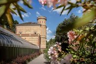 Foto: Staatliche Schlösser und Gärten Baden-Württemberg, Günther Bayerl Botanischer Garten Karlsruhe, Tropenhaus Außenansicht