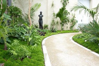 Botanischer Garten Karlsruhe, Skulptur im Kalthaus.
