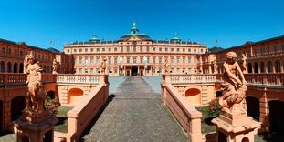 Château résidentiel de Rastatt, escalier menant à la cour d'honneur