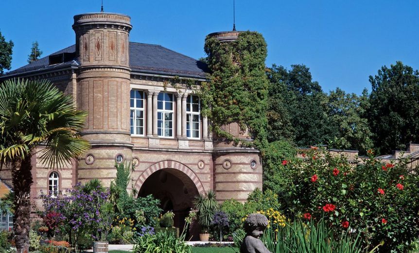 Torbogengebäude